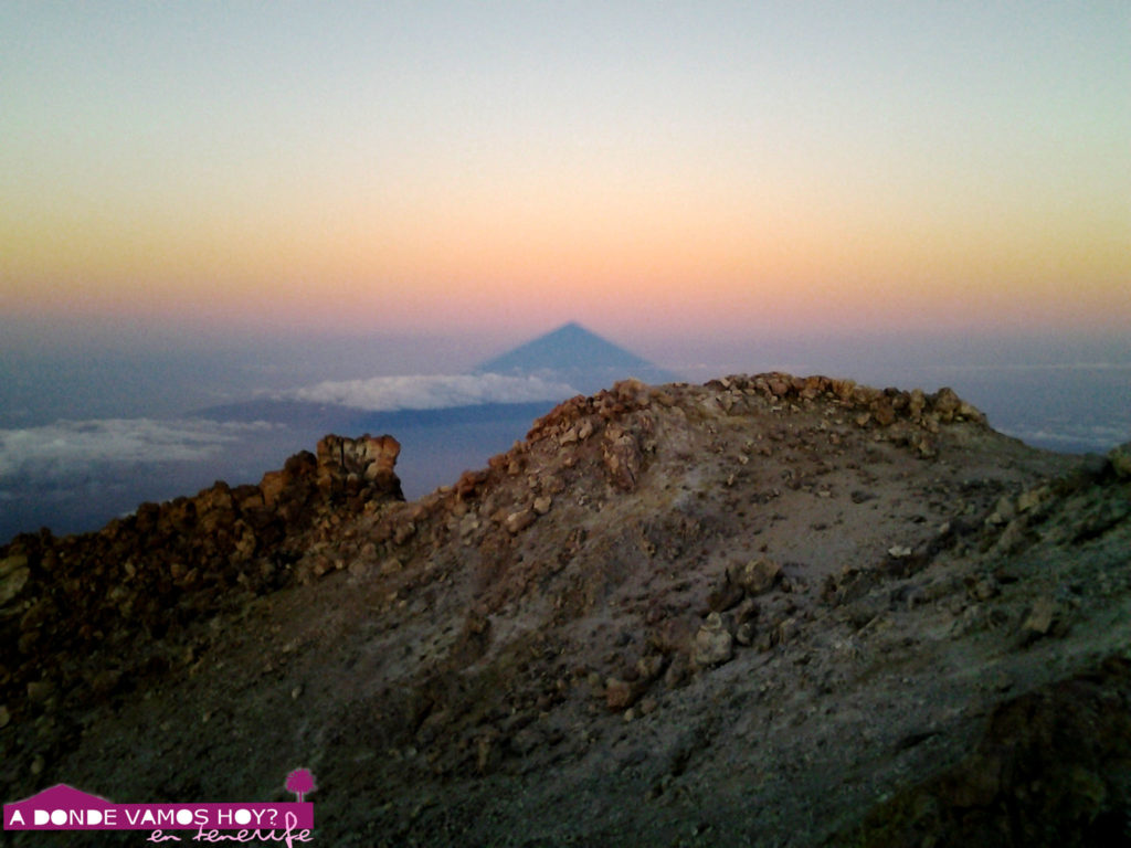 Amanecer en el Pico del Teide (sombra del Teide)